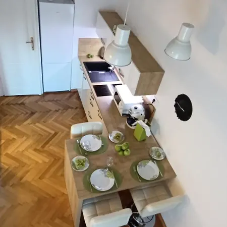 Studio Apartment Green Gallery With Free Private Parking *