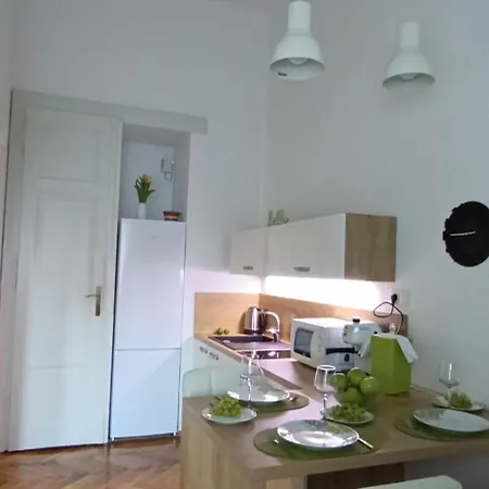 Studio Apartment Green Gallery With Free Private Parking Apartment