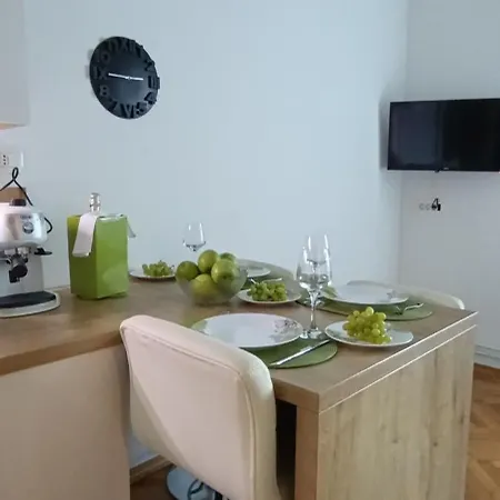 Studio Apartment Green Gallery With Free Private Parking